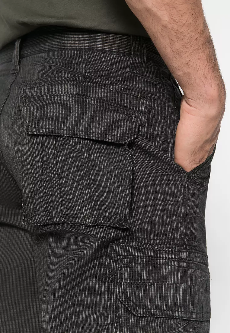 LGS - Celana Cargo Pendek Pria Hitam Garis-Garis LECR.335.271.153.7C