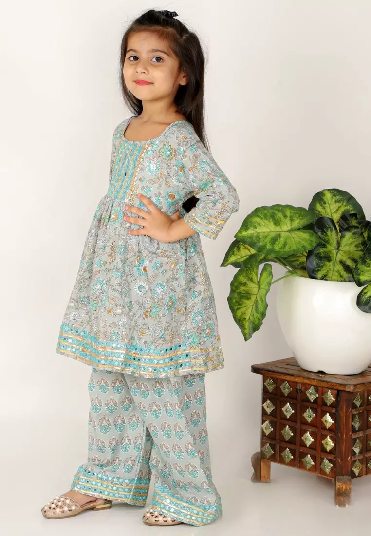 银灰色花卉刺绣女孩 Anarkali Kurta 套装