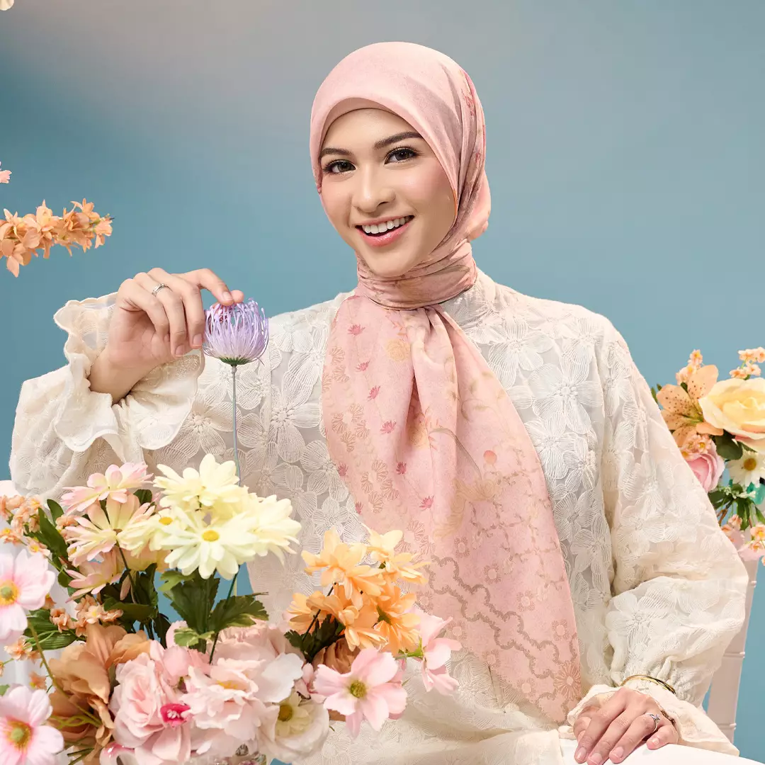 [INCLUDE HARD BOX] ZM Zaskia Mecca - Scarf Bunga Pertiwi Edisi Cut Nyak Meutia Peach | Material Voal Alaska Premium | Hijab Motif Segi Empat