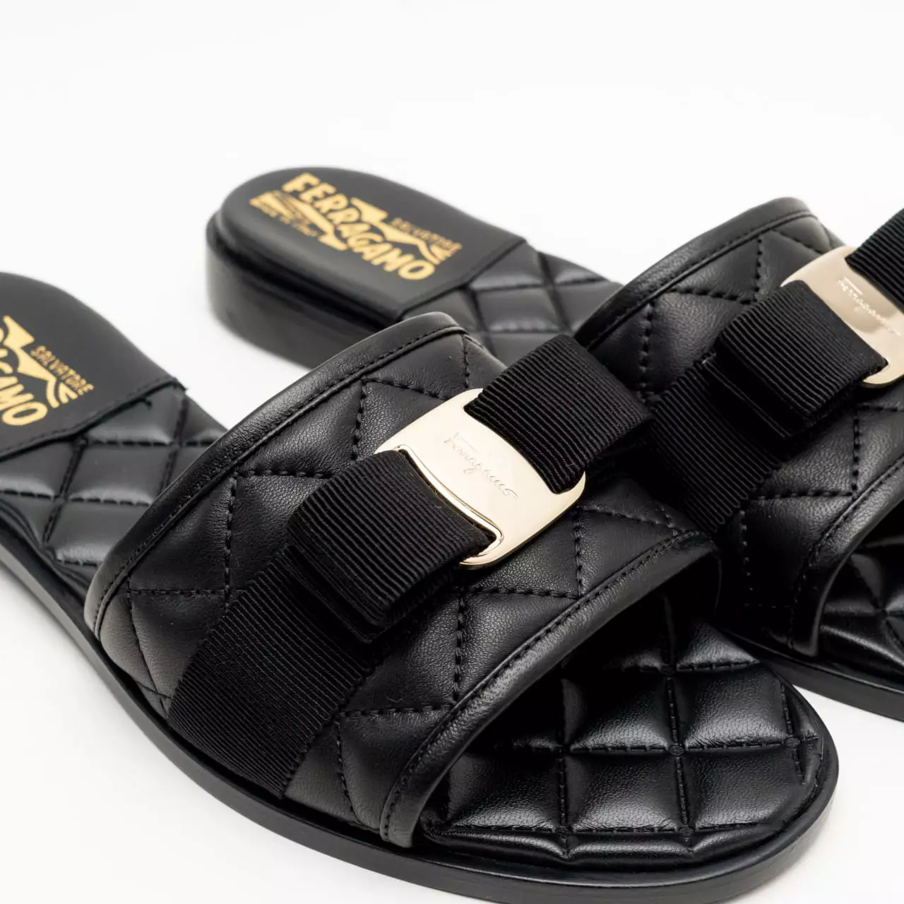 Jual Ferragamo Vara Bow Quilted Slide Black Original 2025 ZALORA