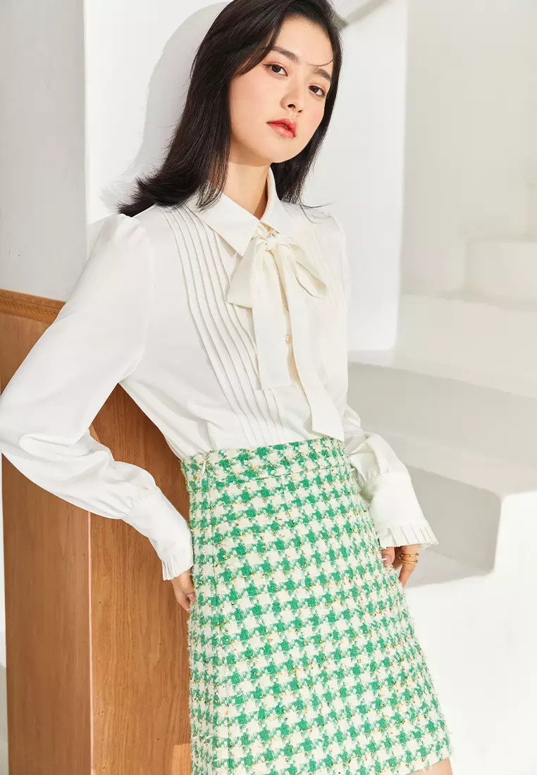 Long Sleeve Pleated Shirt with Collar Tie