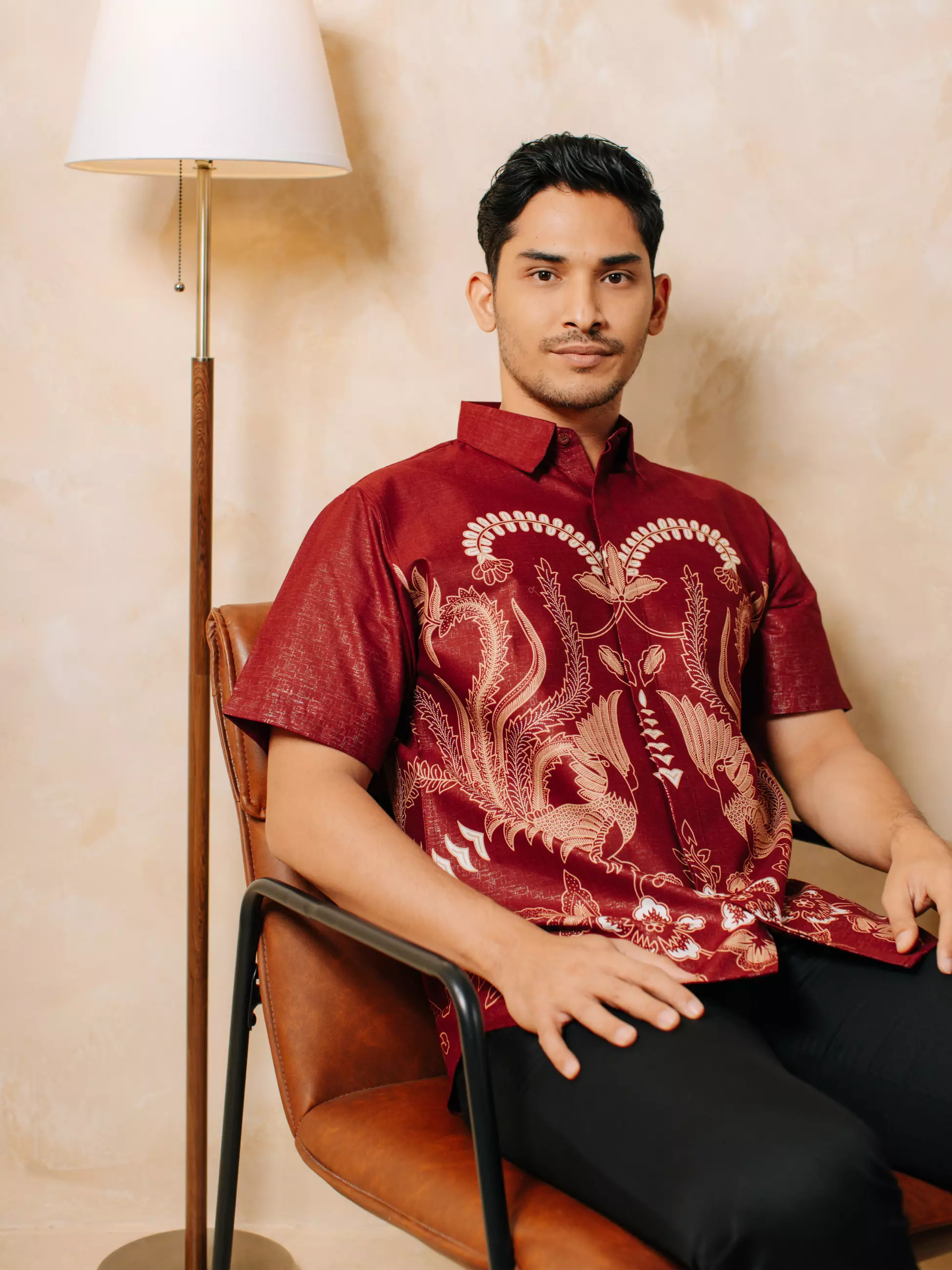 Avana by Adyatma Aria Maroon Kemeja Batik Slim Fit Tricot Pria Katun Foil