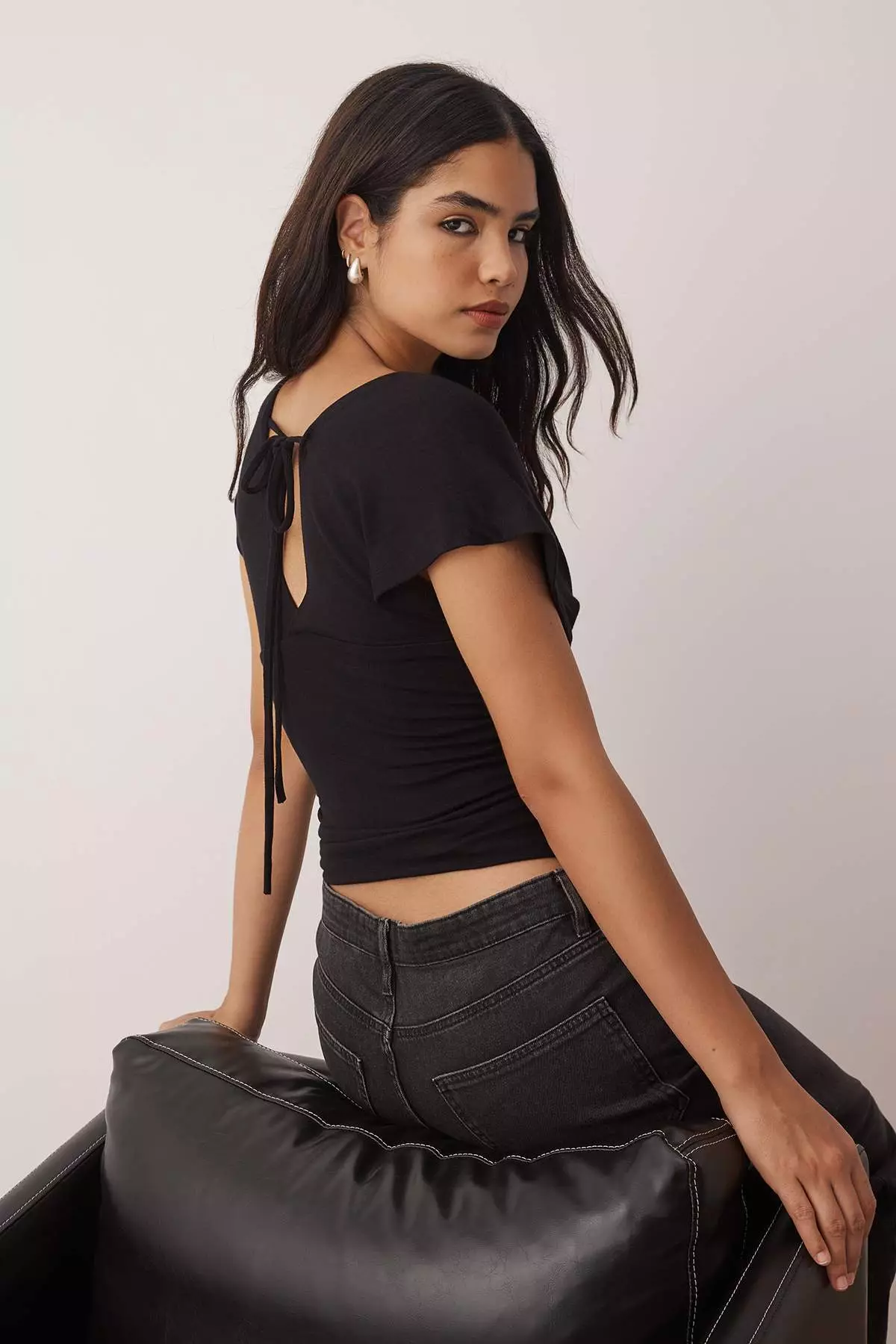 Black Fitted/Body-Smoothing/Drape Detailed Knitted Blouse