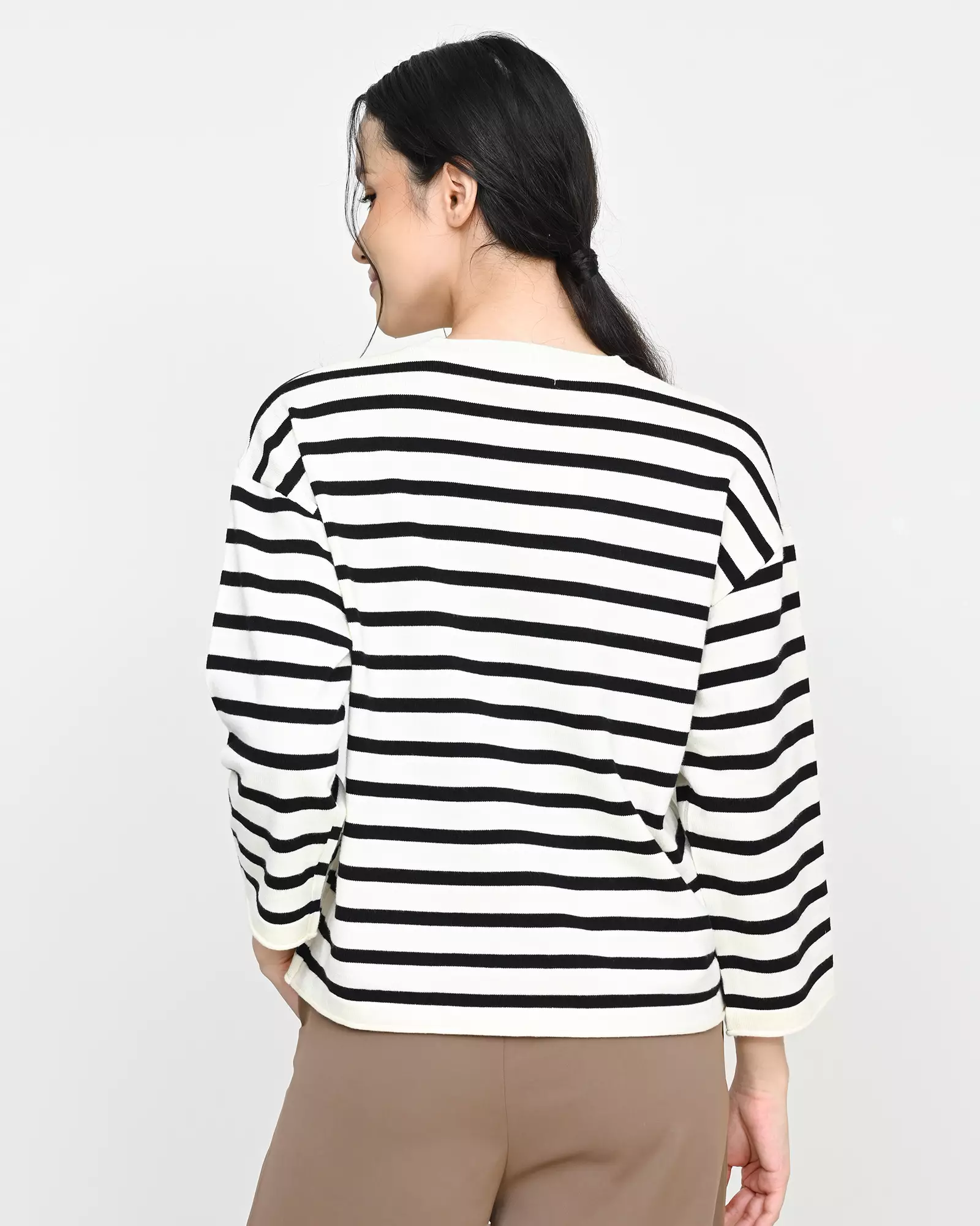 Geulis.id LILI STRIPES KNIT SWEATSHIRT - Black