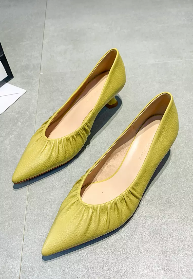 Cheap hot sale yellow flats