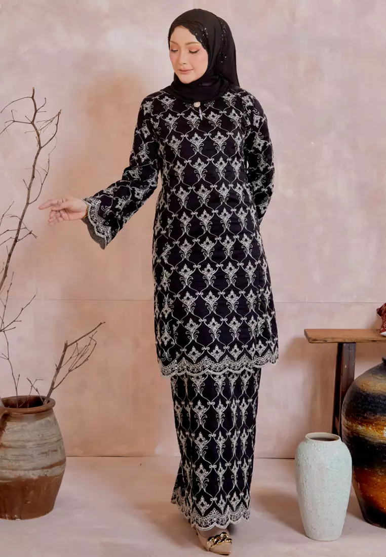 Mahsuri 2.0 Luxe Embroidery Baju Kurung Pahang Kipas Belakang