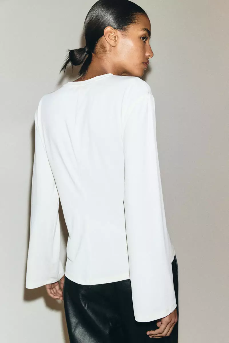 Twist-detail top