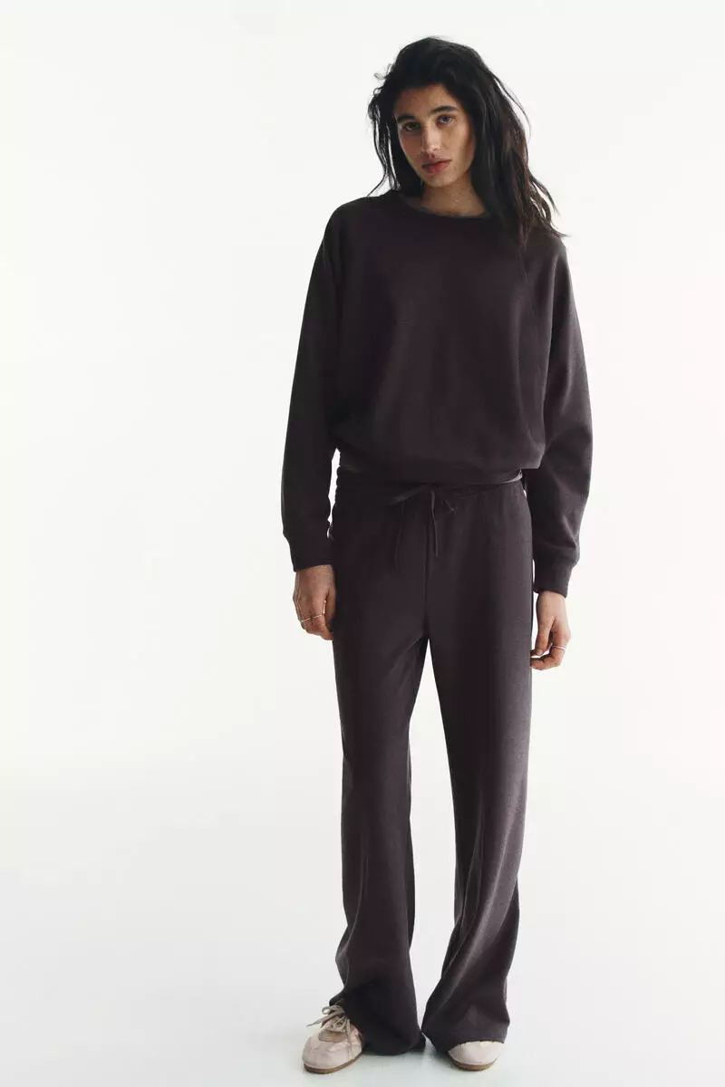 Raglan-sleeved sweatshirt