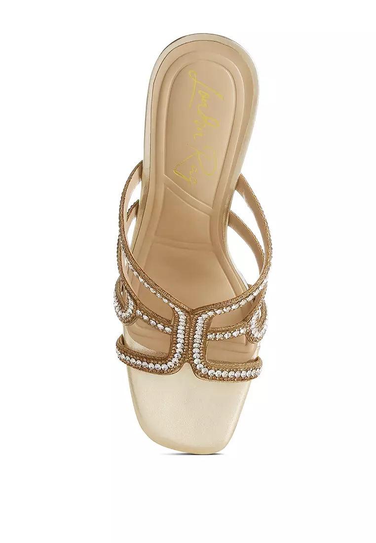 Sandal wedges bening dengan berlian imitasi metalik berwarna emas