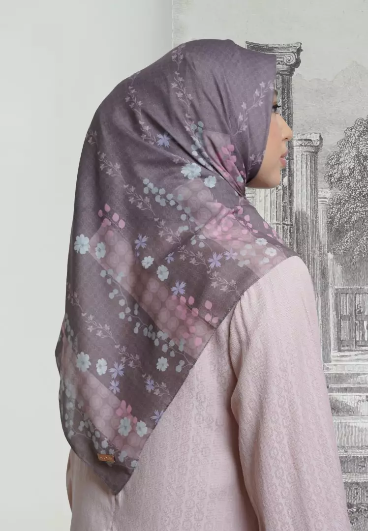 VIALOVA Print Scarf Brown - Kerudung Hijab Segiempat Motif With BOX - Bahan Voal Premium - Ukuran 115x115