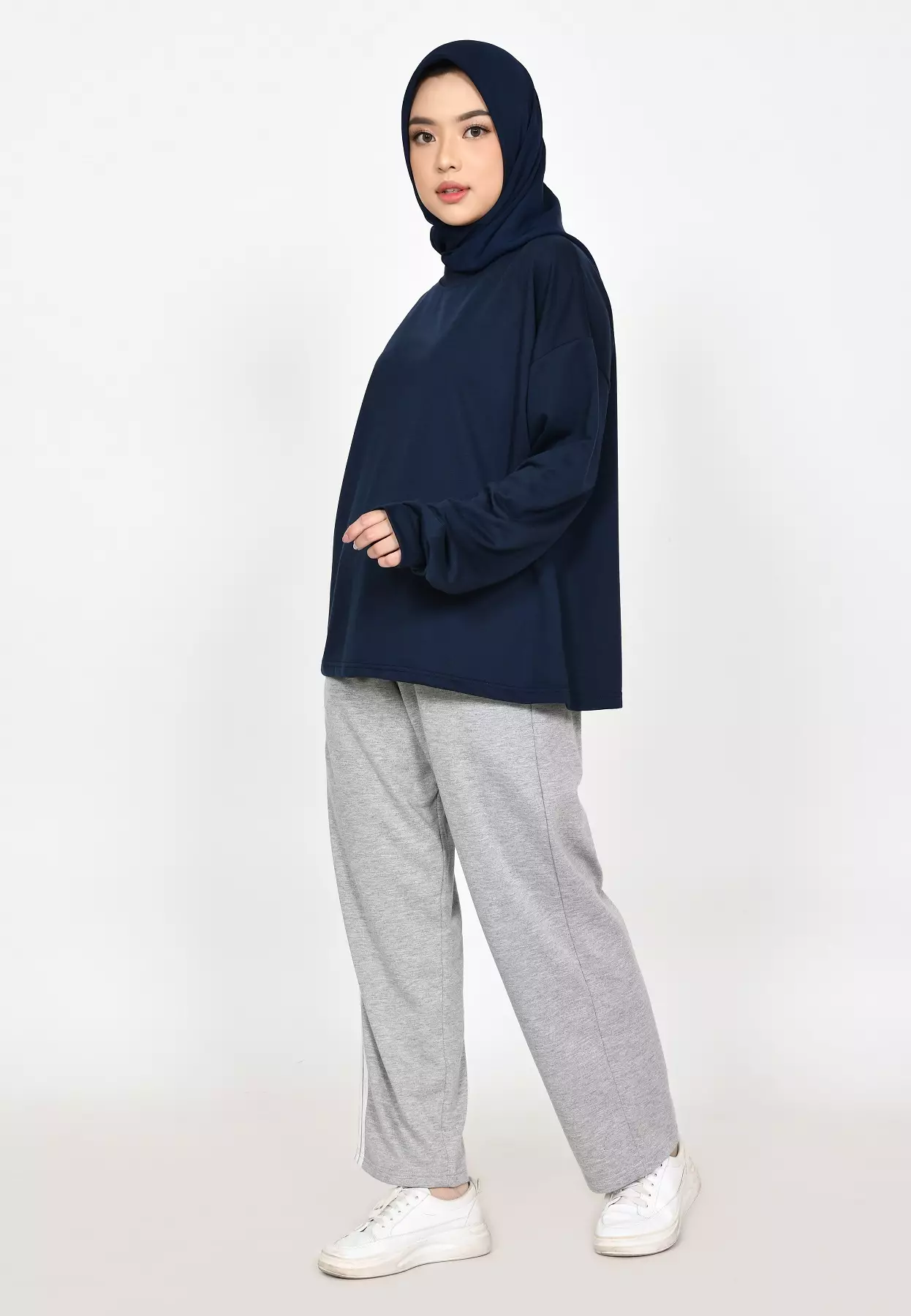 Setelan Training Alena 2