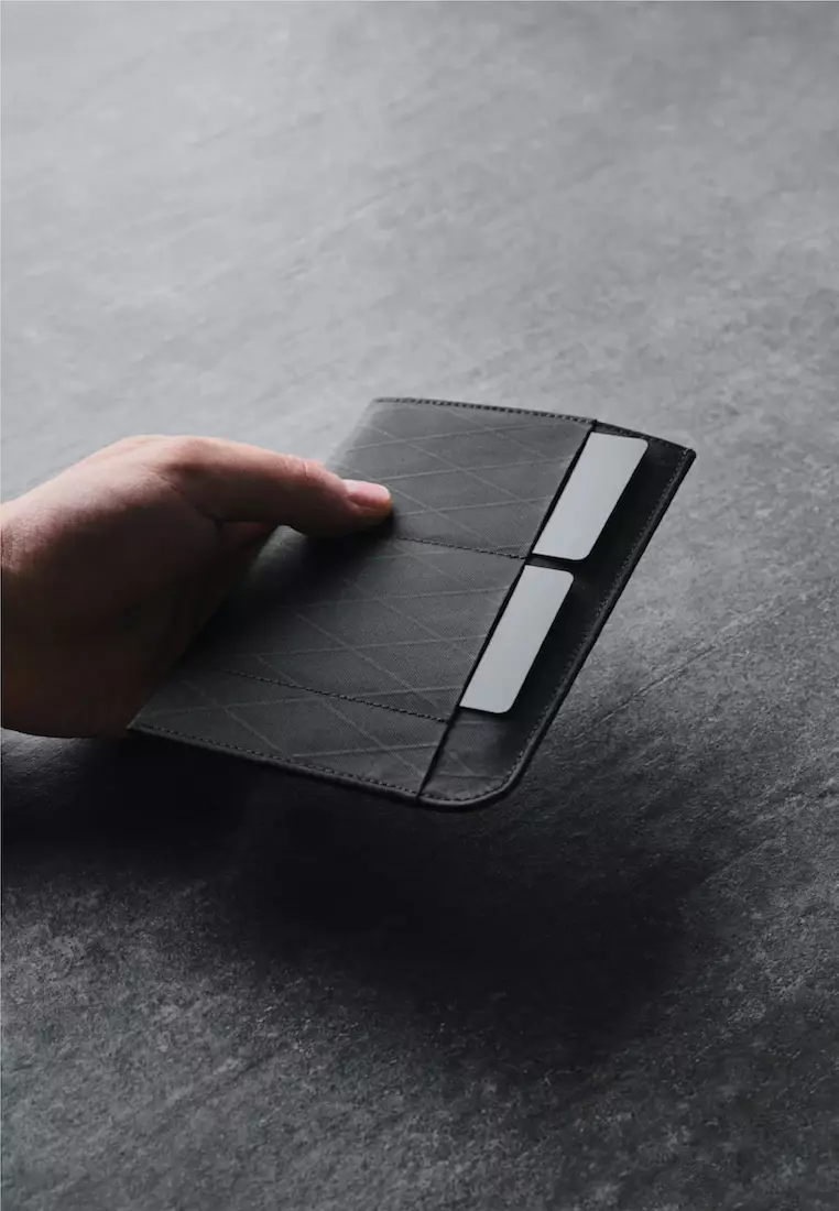 Alpaka ARK Passport Sleeve - Black VX21