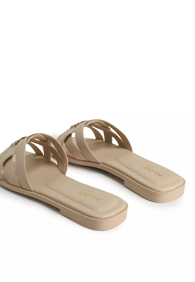 Jennaleriel-In Sandals