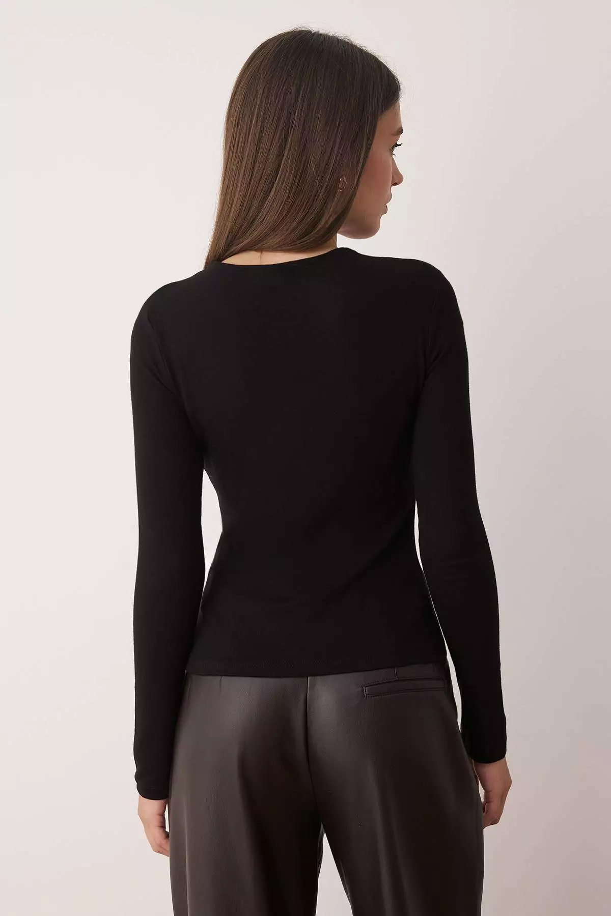 Black Cut Out Detailed Body-Smoothing Soft Touch Flexible Knitted Blouse Twoaw26Bz00126
