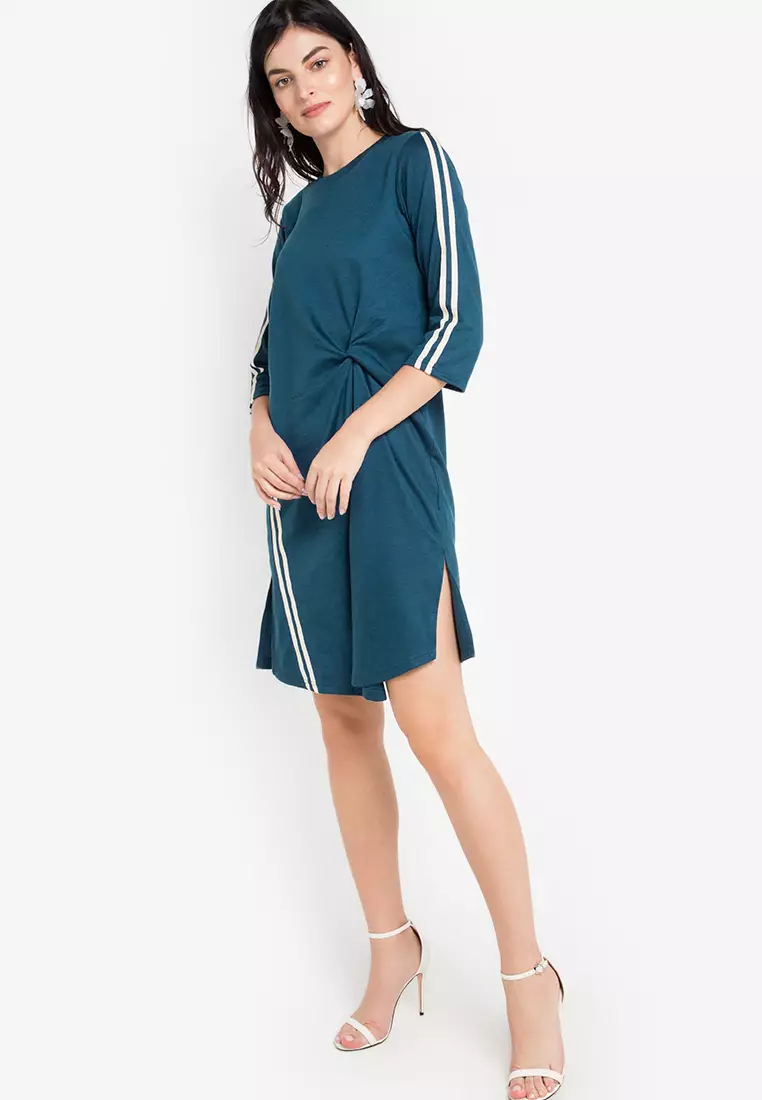 Sporty Dress With Variation Wrinkle