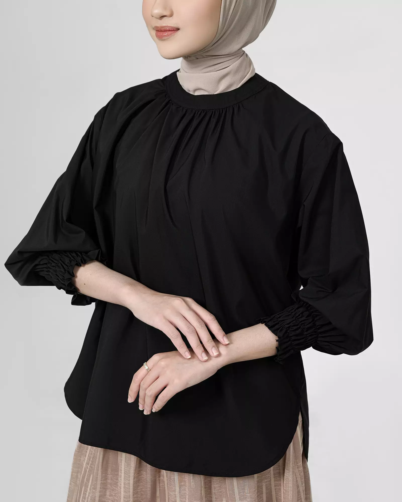 Geulis.id ALLECA BLOUSE - BLACK
