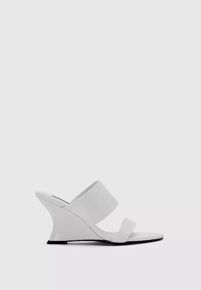 Discount on URBAN REVIVO  shoes - SKU: Platform Pointed Toe Slippers