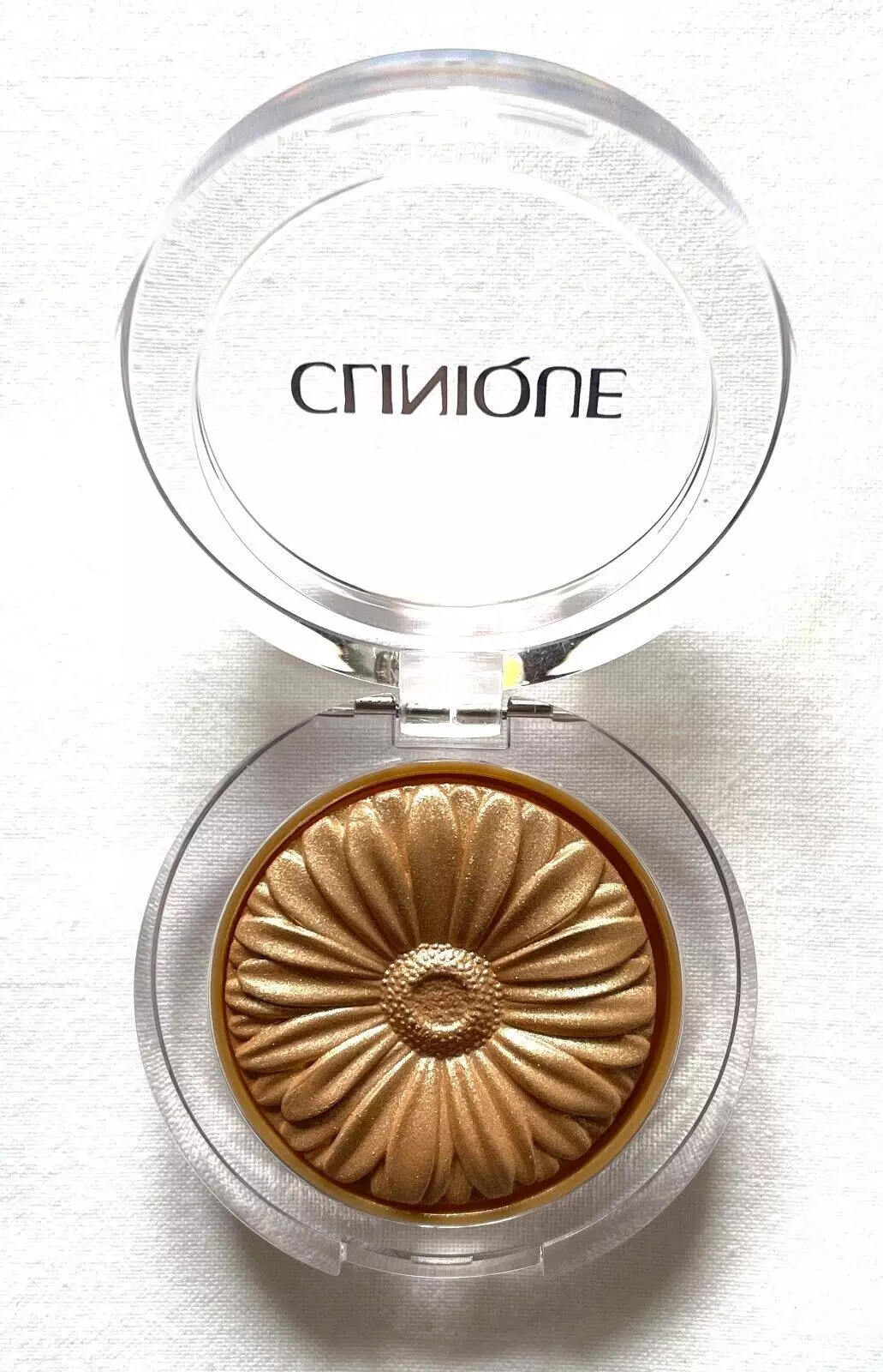 thumbnail interactive-video image 1 of Clinique Cheek Pop Highlighter – Gold Celebration Pop – 0.1 Oz / 3g – Baked Powder Shimmer 1 of 4