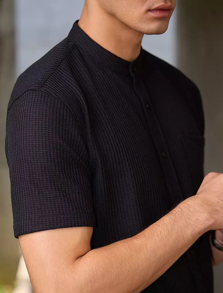 OXCON kemeja Tangan Pendek Waffle Kerah Collarless Hitam