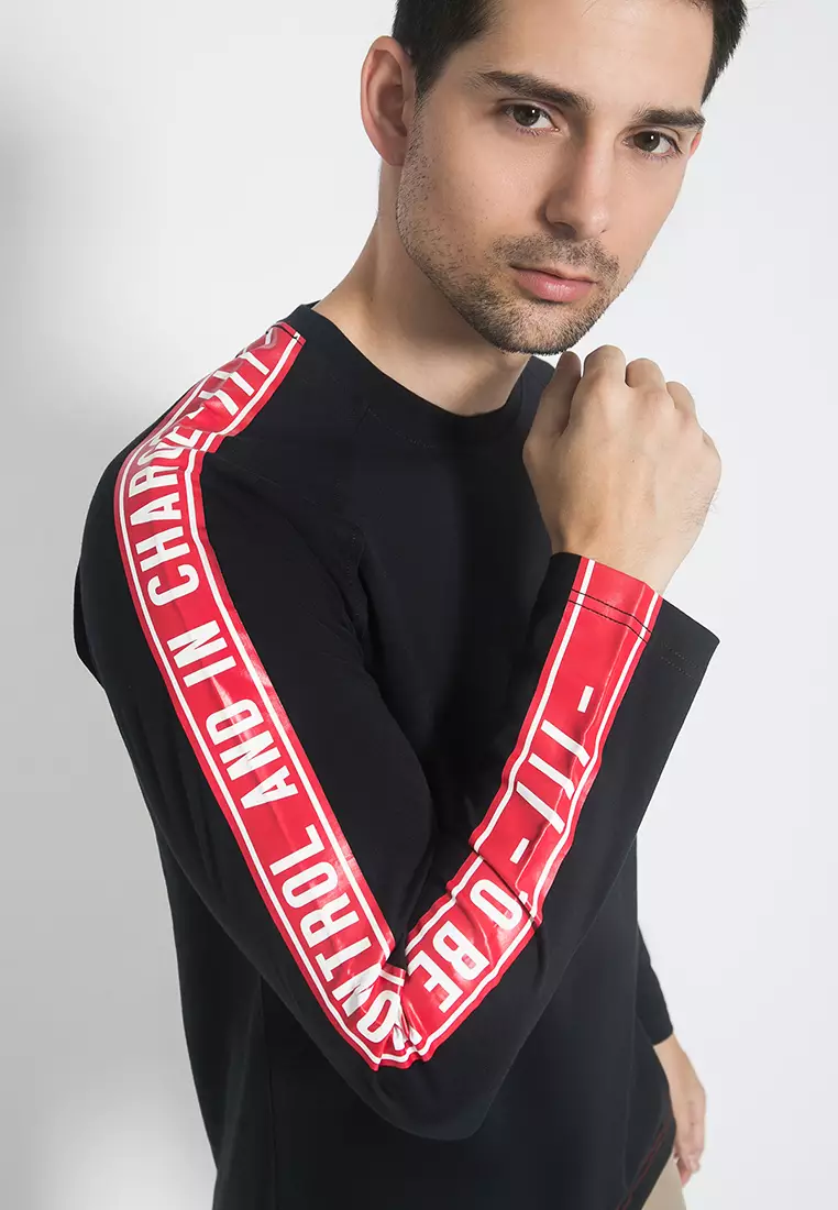 Johnwin - Kaos Casual Pria - Sablon Lengan - Hitam-ATS.627.M360.33.CLS