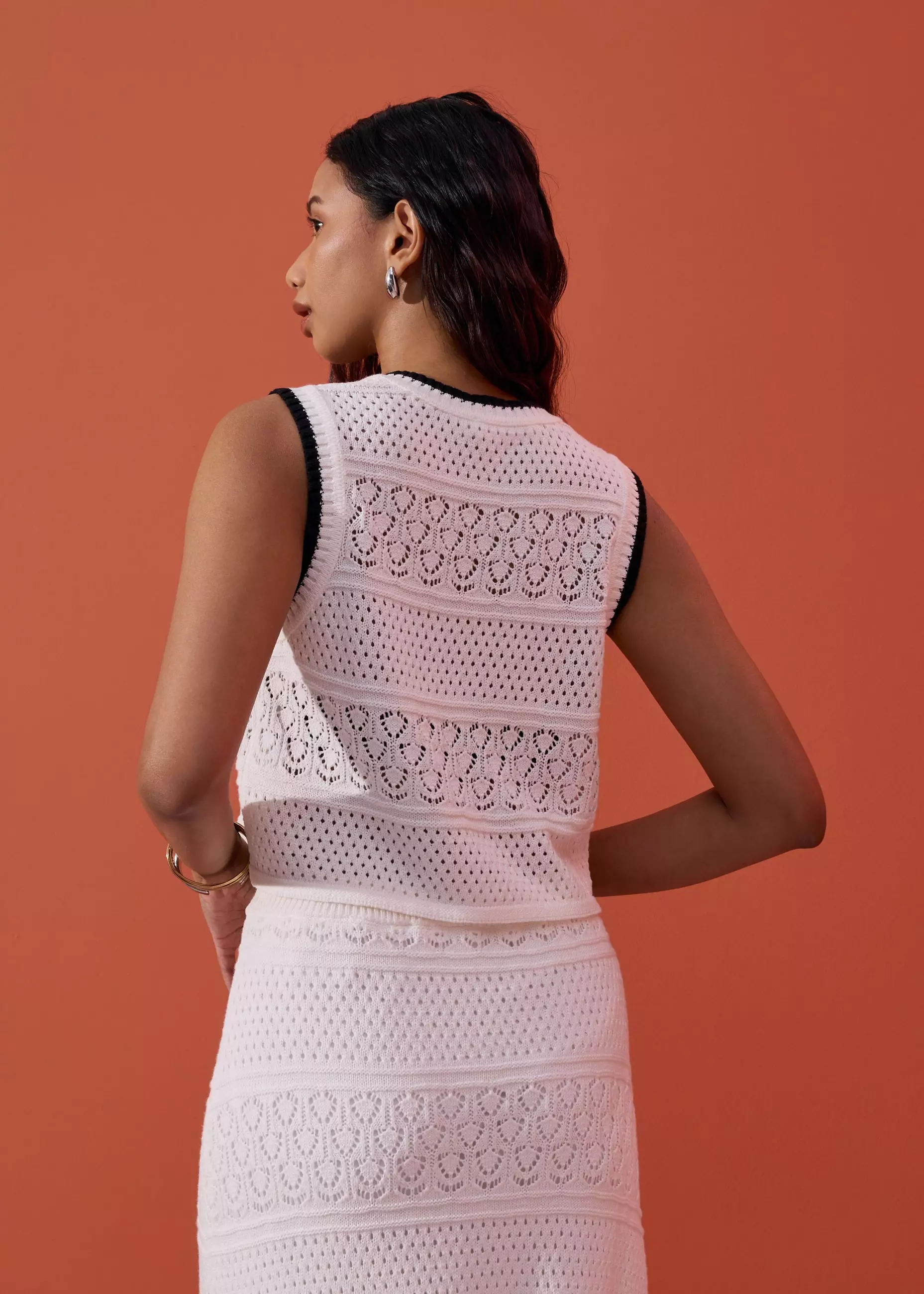 Atasan Wanita - Pointelle Contrast Knit V-neck Crop Shell Top