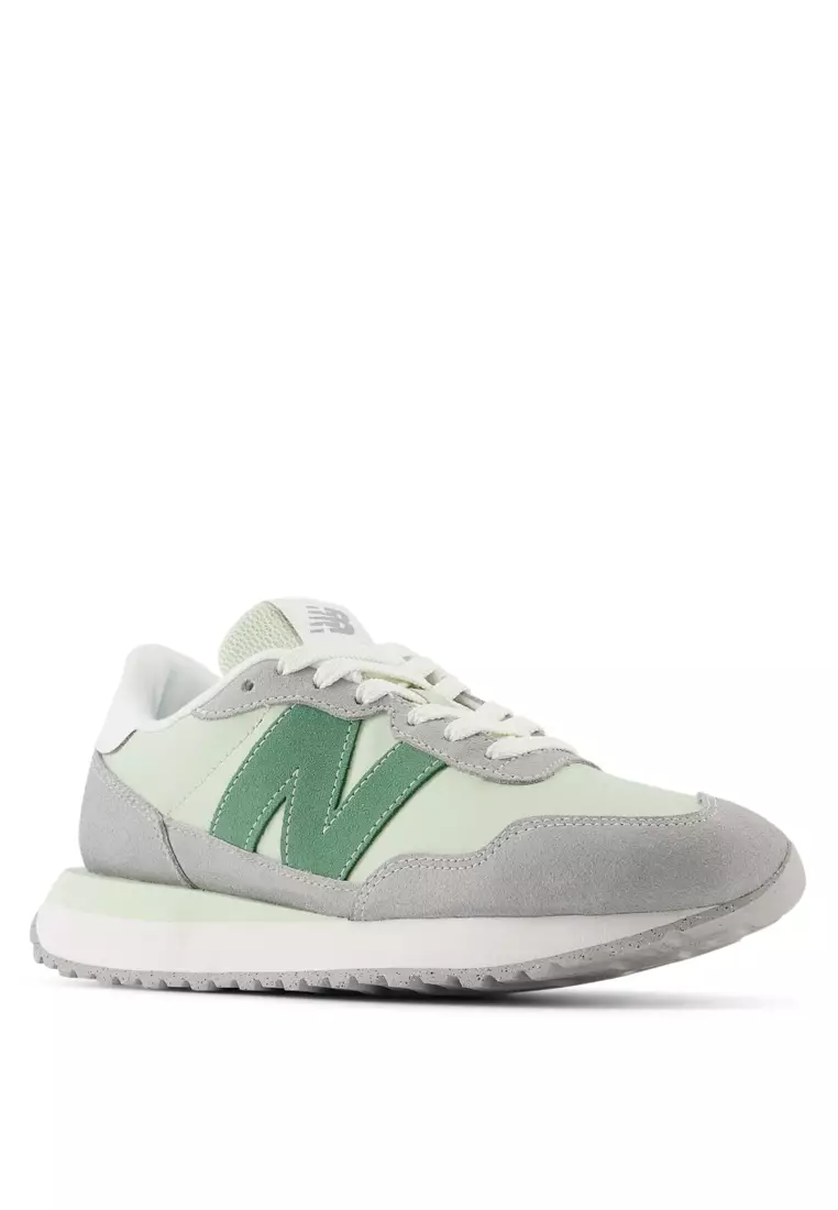 237 Classic Lifestyle Shoes