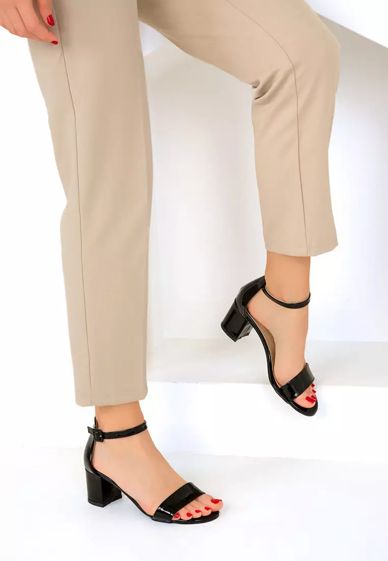 Low block strap heel top