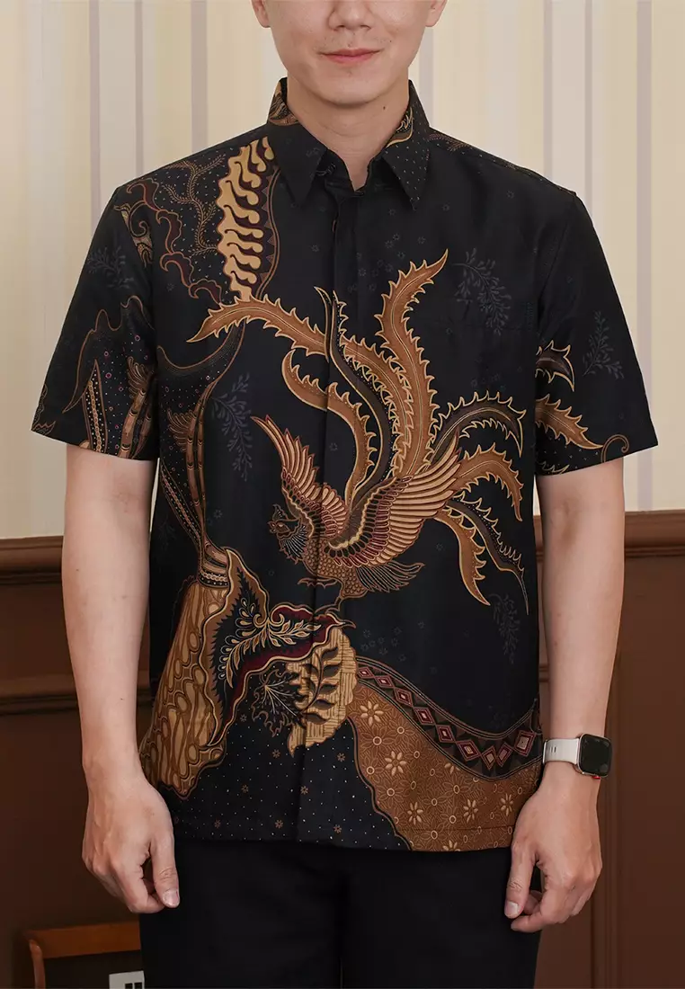 Enzy Batik Essential Kemeja Batik Pria Lengan Pendek Adinata - Black/Brown