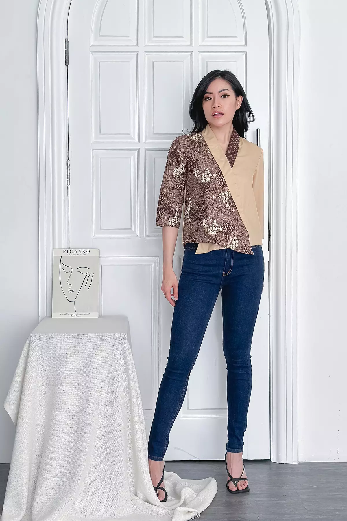 Andjani Asymetrical Sogan Batik Kebaya