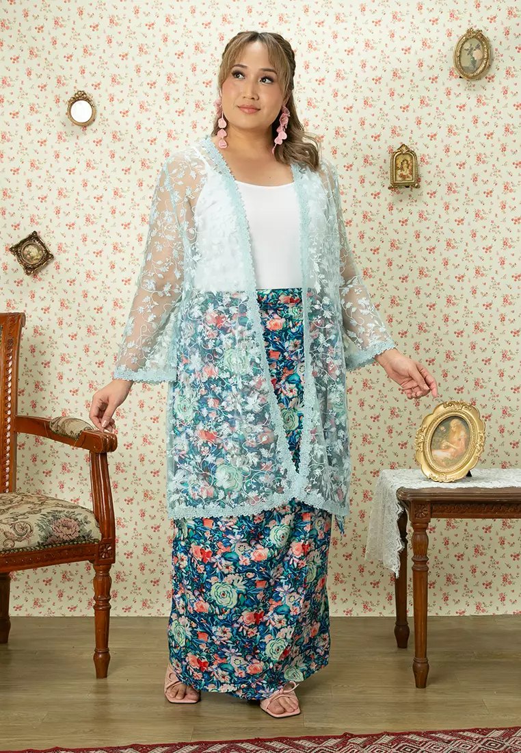 AURA PLUS SIZE LONG LACE KEBAYA SET