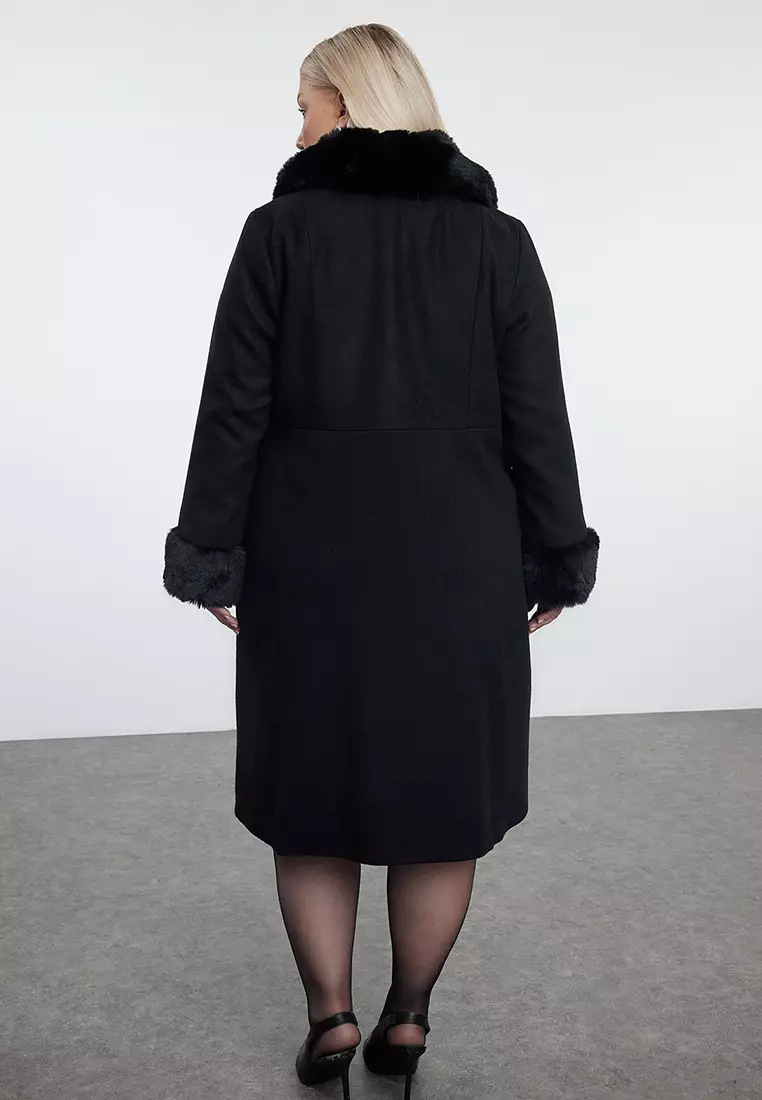 Black Regular Fit Fur Detailed Collar And Sleeve Wool Blend Cashmere Coat Tbbaw25Dd00009