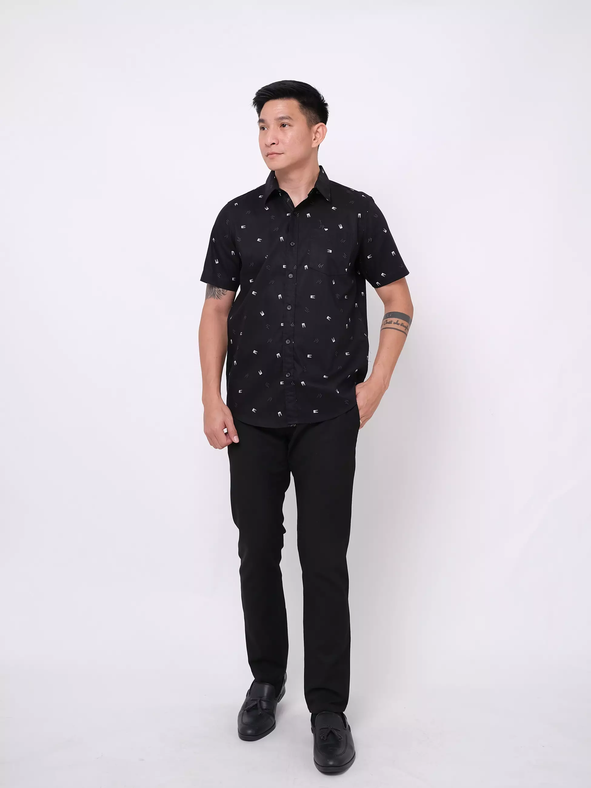 Kemeja Lengan Pendek Hitam Motif Kotak Kecil 16883