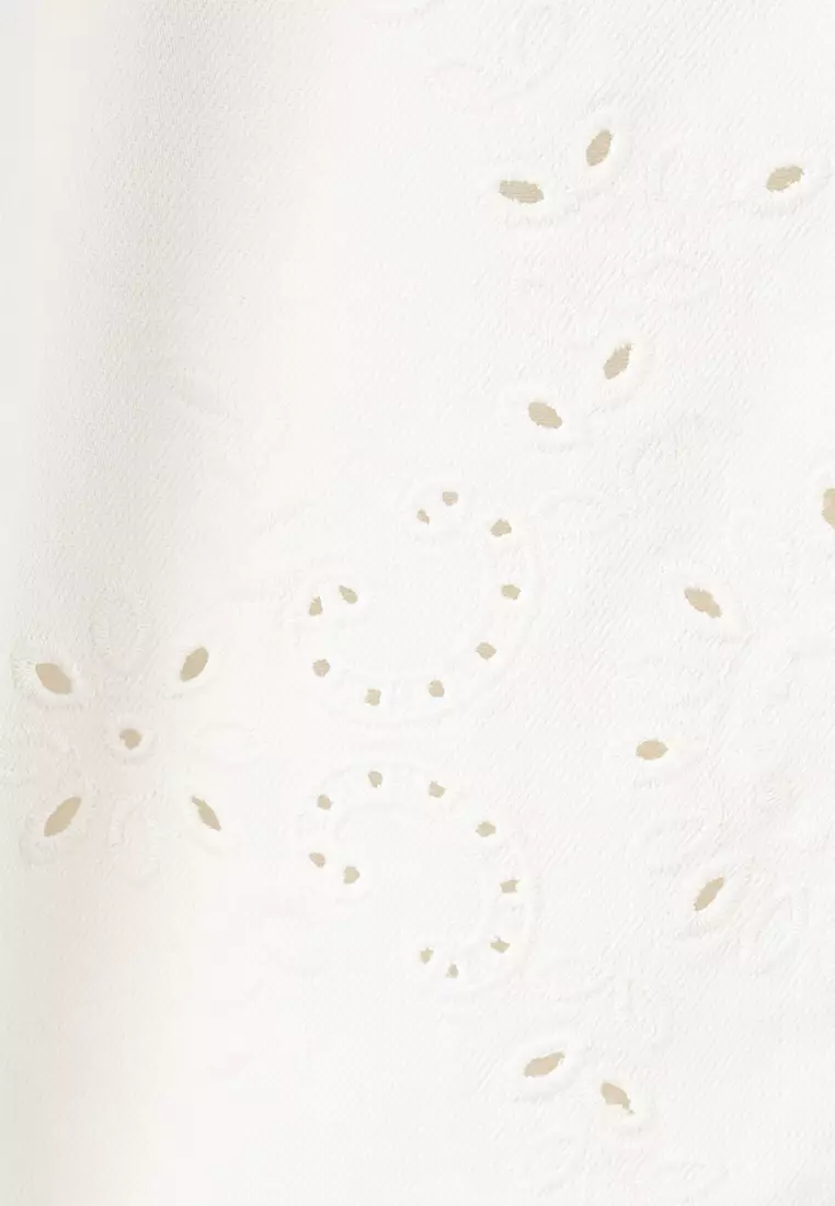 Embroidered Cut-Out Balloon Jeans