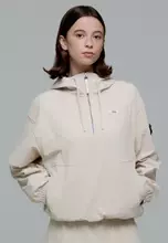 淺米色