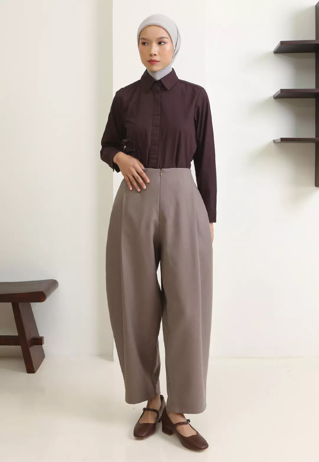 HijabChic Liora Pants Mocca - Celana Panjang Formal Highwaist Barrel Basic Wool Premium Resleting Depan