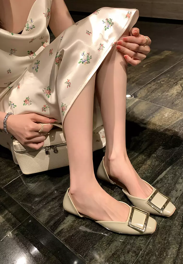 方扣鏤空平底鞋 WW1228-1