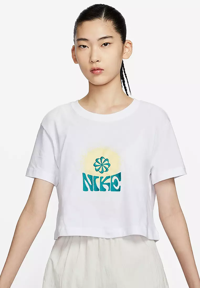 White nike graphic tee hotsell
