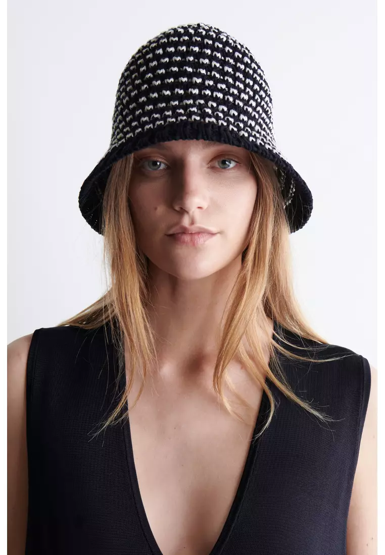 CROCHET BUCKET HAT