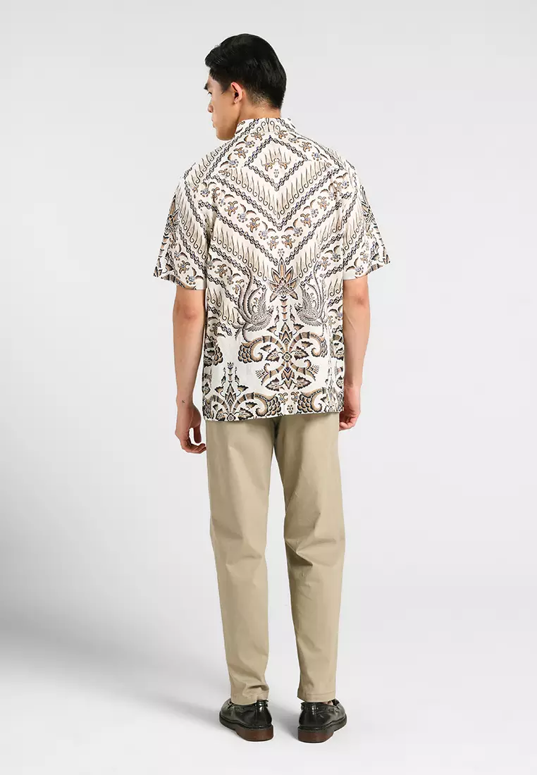 MANZONE - Kemeja Batik Lengan Pendek Pria Damar 02 Comfort Fit - Beige Warna Beige