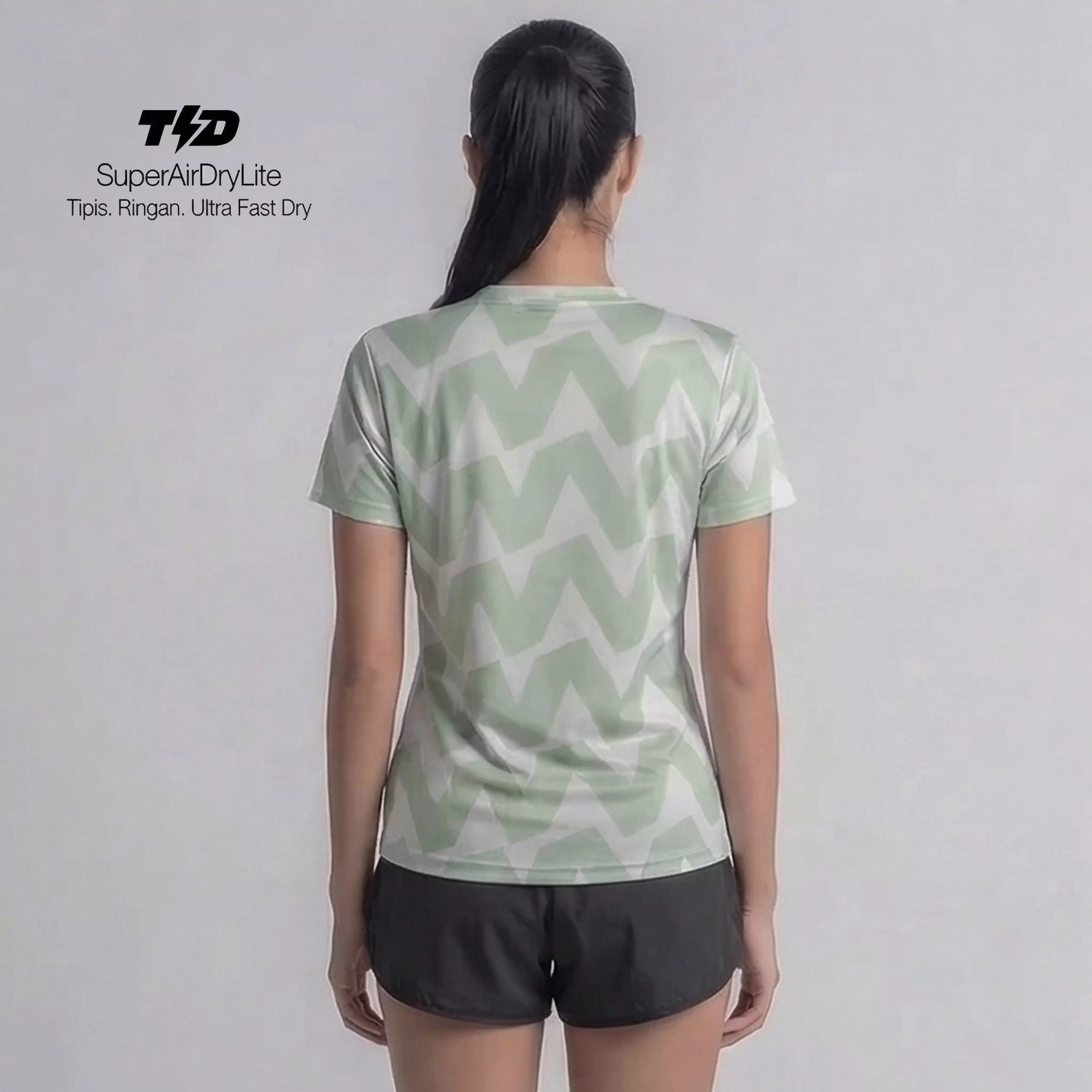 TDACTIVE Kaos Lari Wanita Lengan Pendek Motif big zigzag superairdrylite hijau sage LSF47