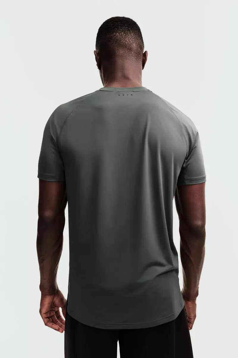 Muscle Fit Sports T-shirt with CoolMove™