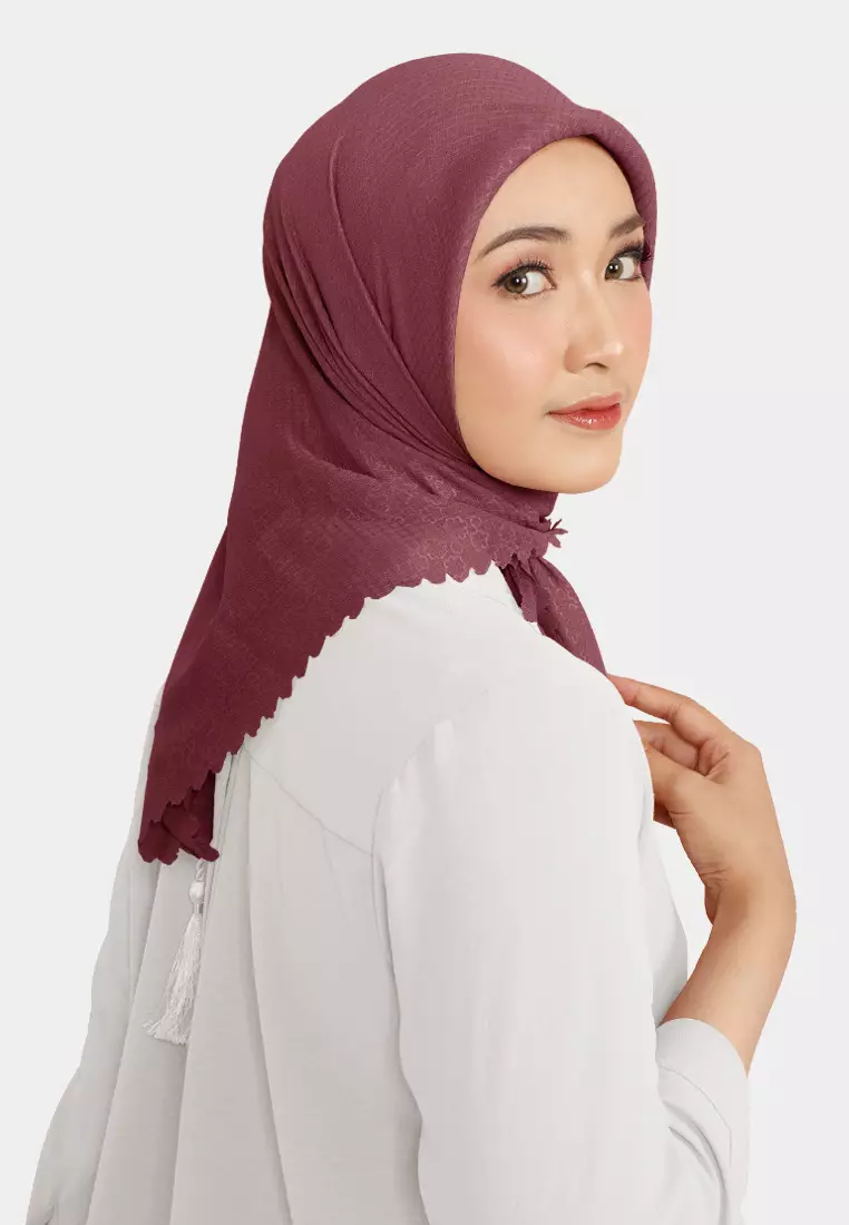 Cotton Bee - Hijab Segiempat Rayyansa Tassel Emboss Lasercut 