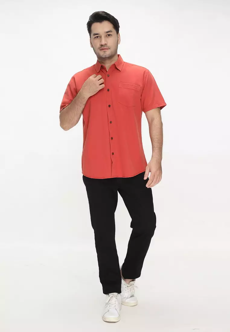 POLICE Kemeja Polos Cotton Maroon Tua Regular Fit Pria