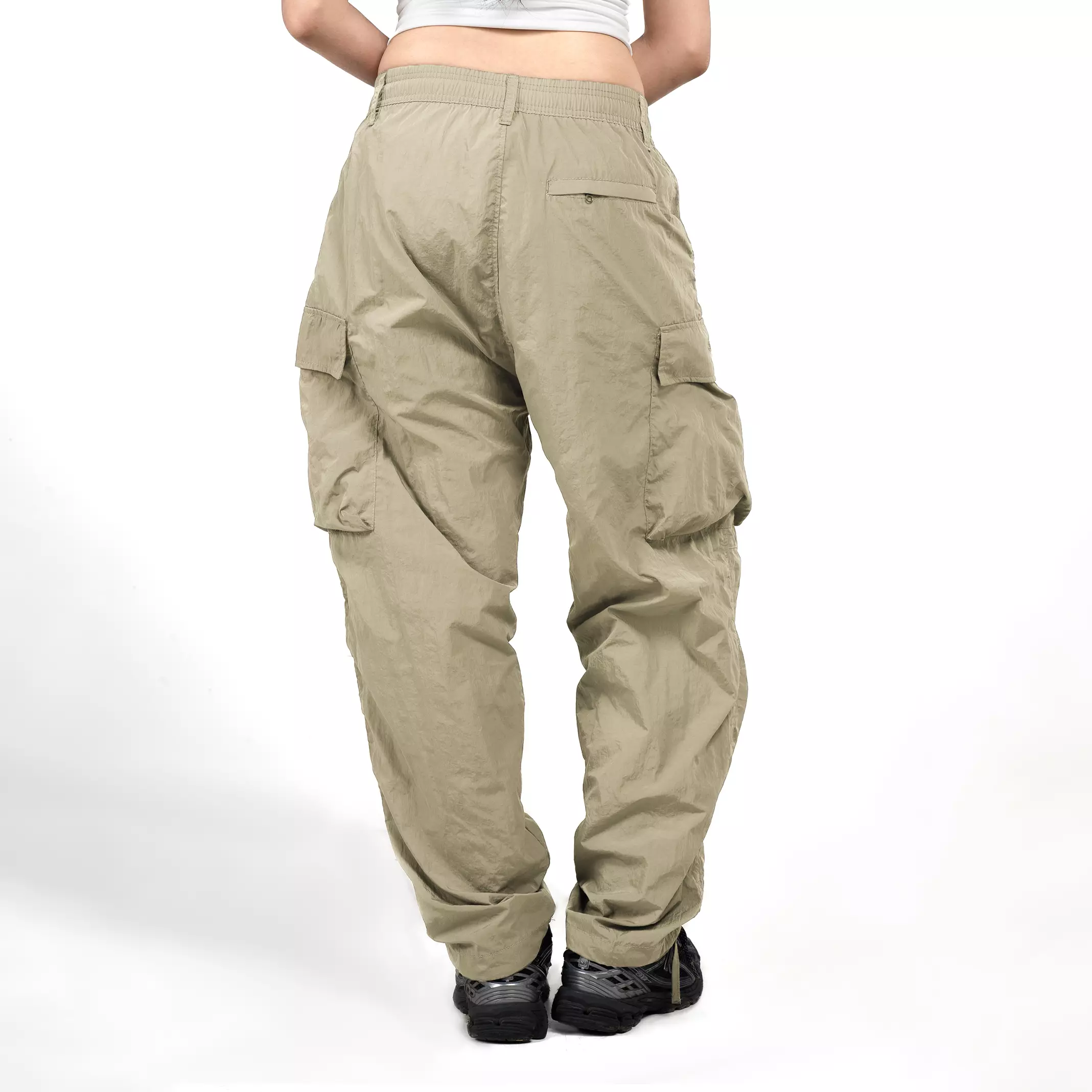 Gloaming Celana Panjang Cargo Parasut Crinkle Cream Unisex