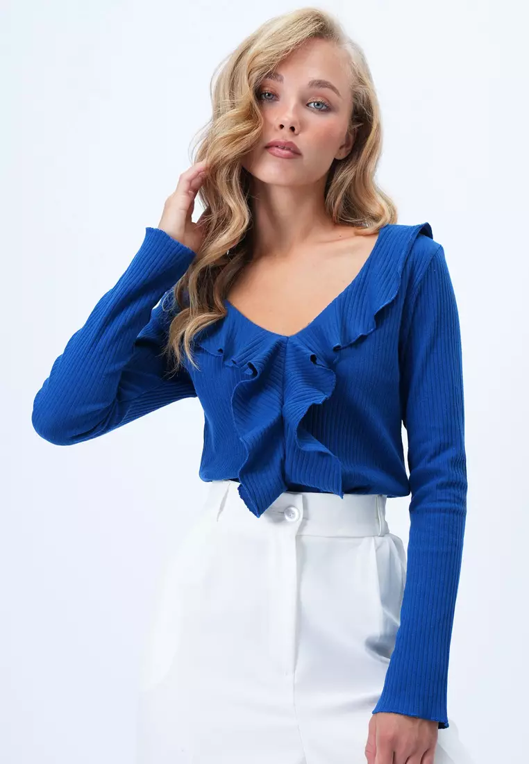 Front Ruffle Knitted Blouse