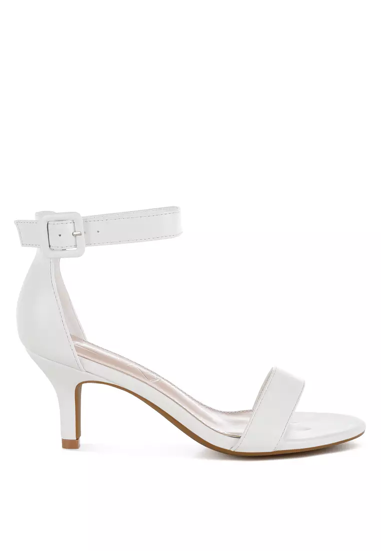 Sandal hak anak kucing berbahan kulit imitasi berwarna putih