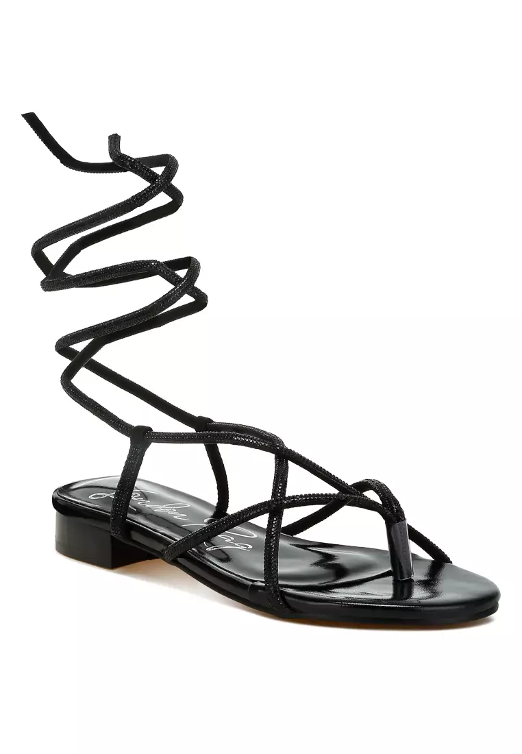 Sandal Renda Berhias Berlian Imitasi dalam Warna Hitam