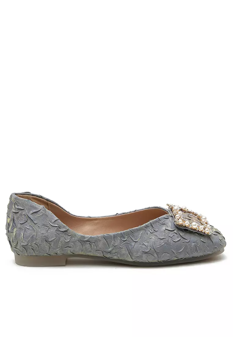Discount on Twenty Eight Shoes  shoes - SKU: Pearl Buckle Pleated Ballerinas YLT555-12