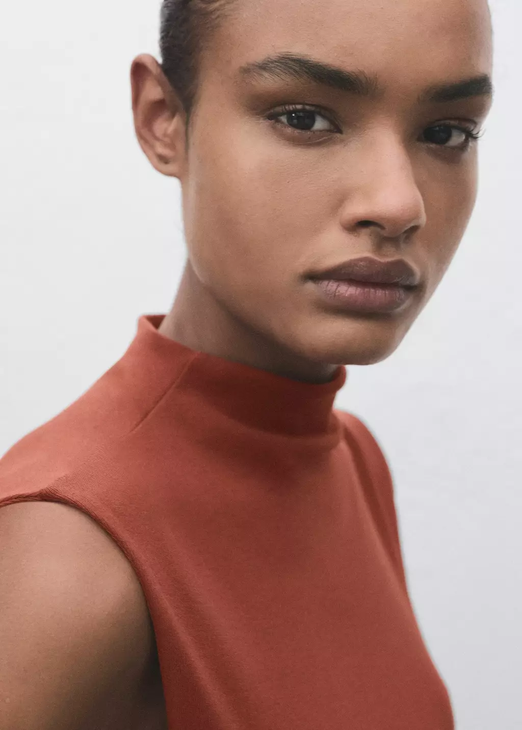 Atasan ketat berkerut