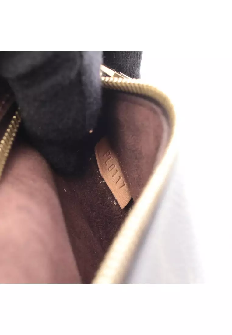 Pre-Loved Louis Vuitton pochette Metis MM monogram Handbag PVC leather Brown